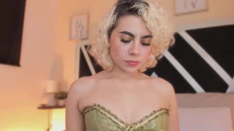 Snapshot of marian_pinzon chatting on November 2025 03:04:01 AM Marian online show from November 2025 03:04:01 AM