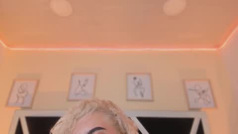 Snapshot of marian_pinzon chatting on December 2025 07:08:02 PM Marian online show from December 2025 07:08:02 PM