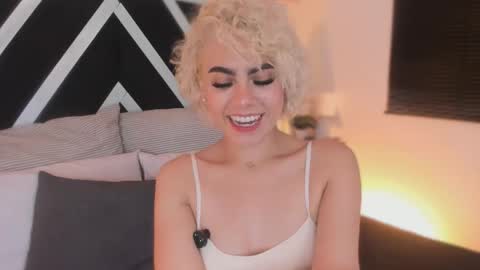 Marian online show from December 2025 11:36:02 PM