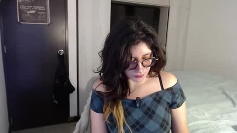 Mariana online show from November 2025 09:25:02 PM