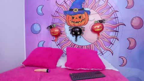 mariana_16_ online show from October 2025 08:00:02 PM