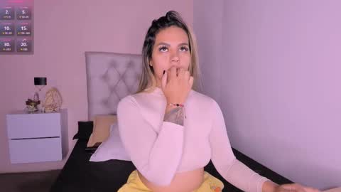 Mariana Roe online show from February 2025 10:15:02 AM