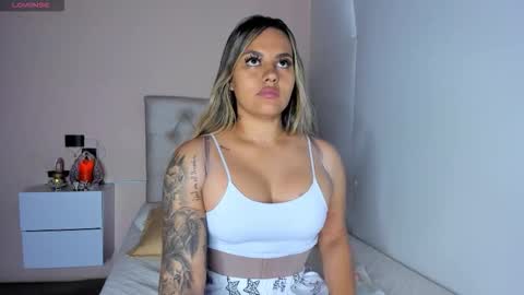 Mariana Roe online show from November 2025 03:05:02 PM