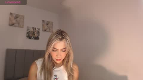 Snapshot of mariana_es chatting on June 2026 01:26:02 AM Mariana online show from June 2026 01:26:02 AM