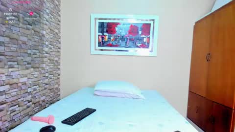 mariana mauricio online show from February 2025 02:06:02 AM