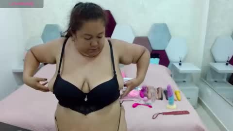 Snapshot of marianabbw_ chatting on January 2025 07:10:02 PM mariana online show from January 2025 07:10:02 PM