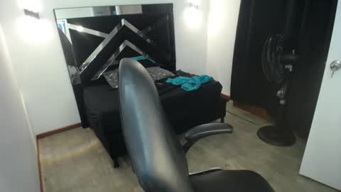 Snapshot of marianarojas_ chatting on June 2026 06:27:01 AM Mariana online show from June 2026 06:27:01 AM