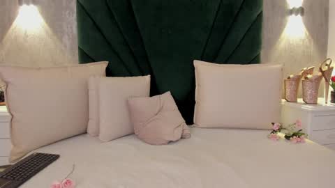 Mariana online show from December 2024 08:49:02 PM