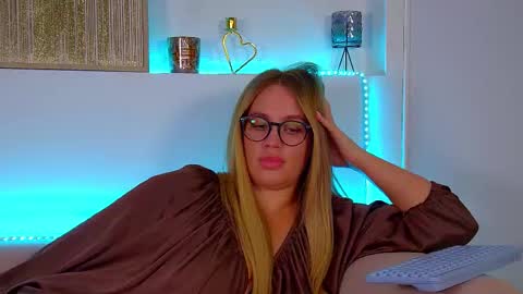 Maria online show from March 2025 09:59:01 PM