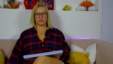 Maria online show from November 2025 06:21:01 PM