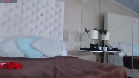 Snapshot of mariangel_bigboobs chatting on June 2026 12:30:01 PM la crespa x online show from June 2026 12:30:01 PM