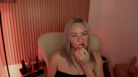 Marian Love  online show from February 2025 10:48:02 AM