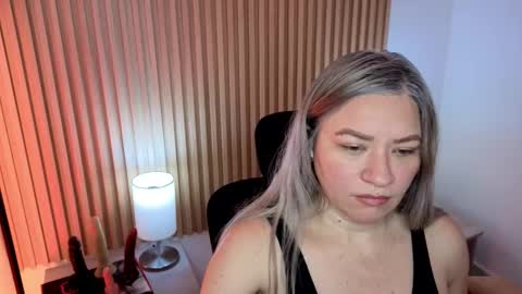 Marian Love  online show from November 2025 11:23:02 AM