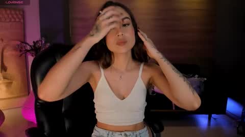 Marianne  online show from November 2025 09:24:02 PM