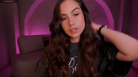 Marianne  online show from December 2025 10:15:01 PM