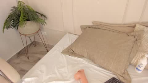 Maria Pettit online show from January 2025 03:20:01 PM