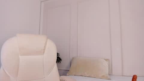 Maria Pettit online show from February 2025 12:29:01 AM