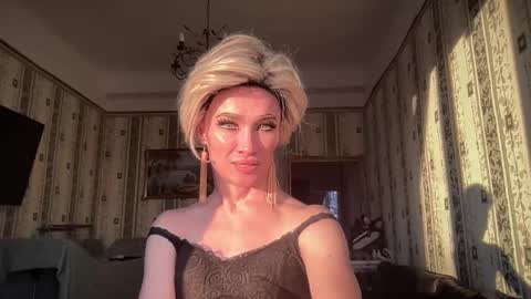 Mari online show from February 2025 01:33:01 PM