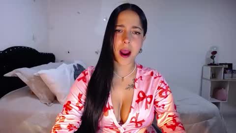 Nicolle online show from October 2025 02:21:02 AM