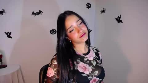 Nicolle online show from October 2025 01:29:01 AM