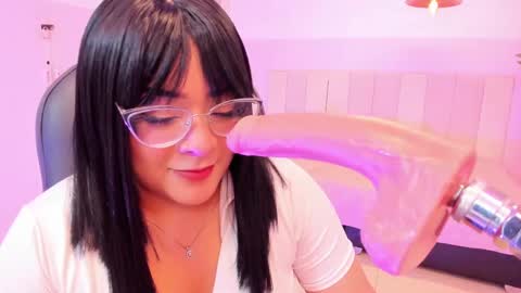 Marie online show from December 2024 04:00:01 AM