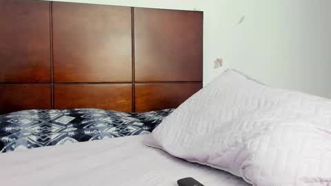 Snapshot of marie_pourtoi chatting on November 2025 12:52:02 AM 700 pm Washington time online show from November 2025 12:52:02 AM