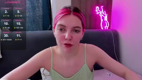 Snapshot of marie_reyess chatting on April 2026 04:14:02 AM Marie 3 online show from April 2026 04:14:02 AM