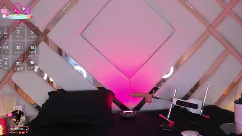 Mary online show from October 2025 10:32:02 PM