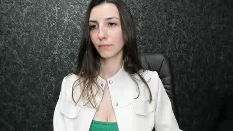 marielleanker online show from November 2025 05:02:01 PM