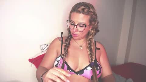 Marilyn Leon online show from November 2025 01:50:01 AM