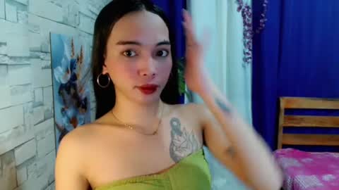 Snapshot of marishkafoxx chatting on June 2026 12:04:01 PM marishka online show from June 2026 12:04:01 PM