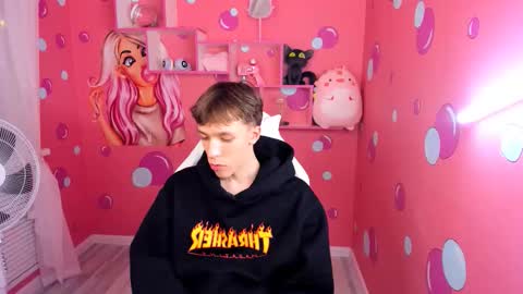 Mark online show from October 2025 03:33:01 PM