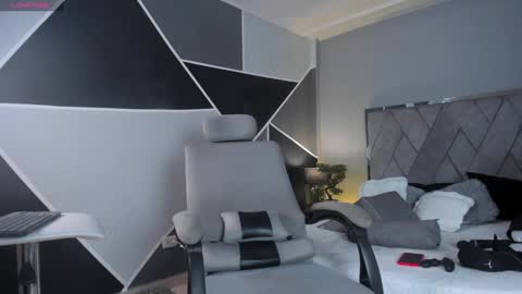 mark_broown_ online show from January 2025 08:39:01 PM