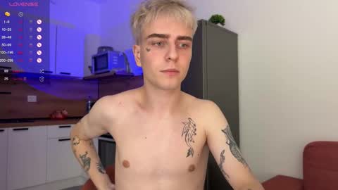 Snapshot of mark_lovrov chatting on October 2025 01:22:02 PM Mark 3 online show from October 2025 01:22:02 PM