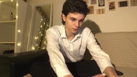 Mark online show from November 2025 03:00:01 PM