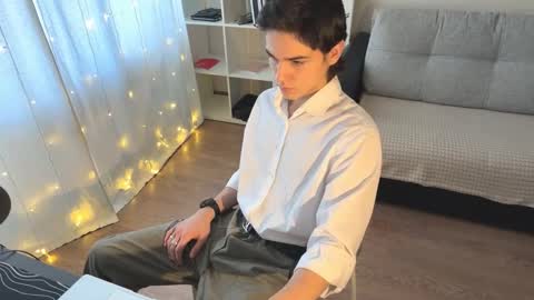 Mark online show from November 2025 10:04:02 AM