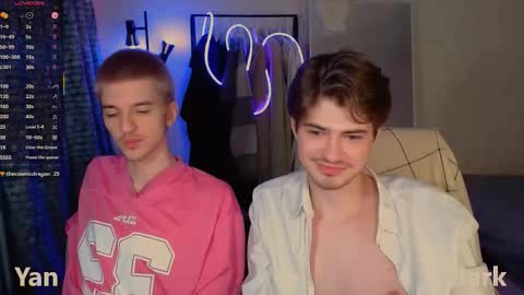 Snapshot of mark_sun chatting on December 2025 04:51:02 AM Mark online show from December 2025 04:51:02 AM