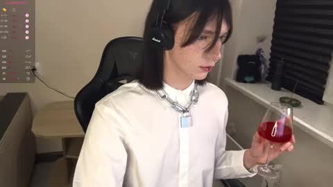 Mark online show from October 2025 04:52:01 PM