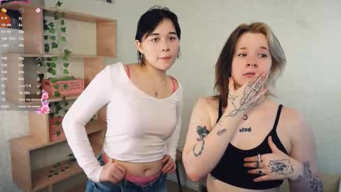 Kira and Evia online show from November 2025 07:52:02 AM