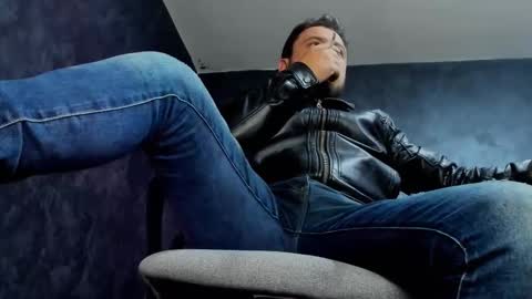 MARK online show from December 2025 09:00:01 PM