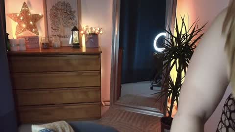 Maria  online broadcast from Tuesday to Suturday from 6 pm to 12 pm Germany time Sunday-Monday offline online show from January 2025 09:42:02 PM