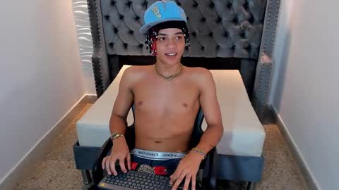 Snapshot of marshall_spencer chatting on November 2025 04:12:01 AM MARSHALL online show from November 2025 04:12:01 AM