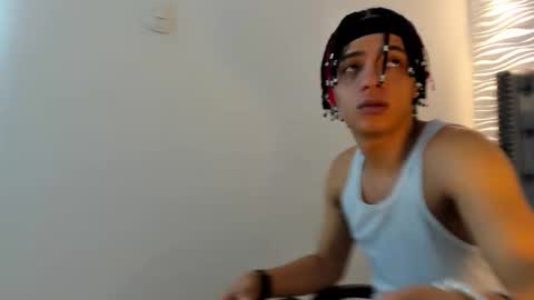 Snapshot of marshall_spencer chatting on December 2025 01:05:02 PM MARSHALL online show from December 2025 01:05:02 PM