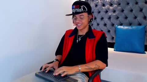 MARSHALL online show from December 2025 01:17:01 PM