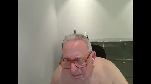 martin_1947 online show from September 2025 10:01:02 PM