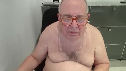 martin_1947 online show from January 2026 12:24:01 AM