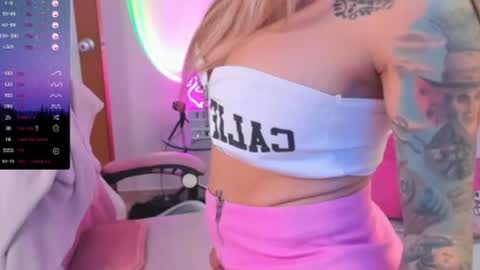 Snapshot of martina_robertss_ chatting on June 2026 02:04:02 PM Martina online show from June 2026 02:04:02 PM