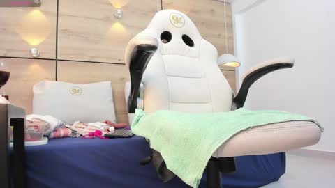 martina touss  online show from January 2025 05:20:02 AM