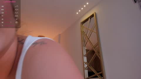 Martinna Bonnet online show from December 2024 04:21:02 PM