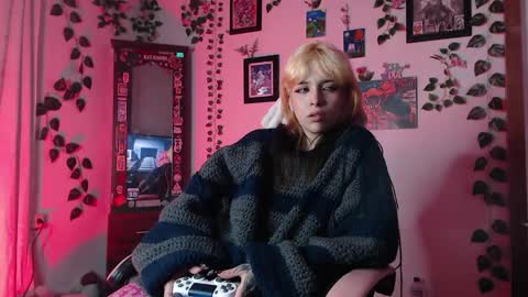                      100   online show from February 2025 02:52:01 AM